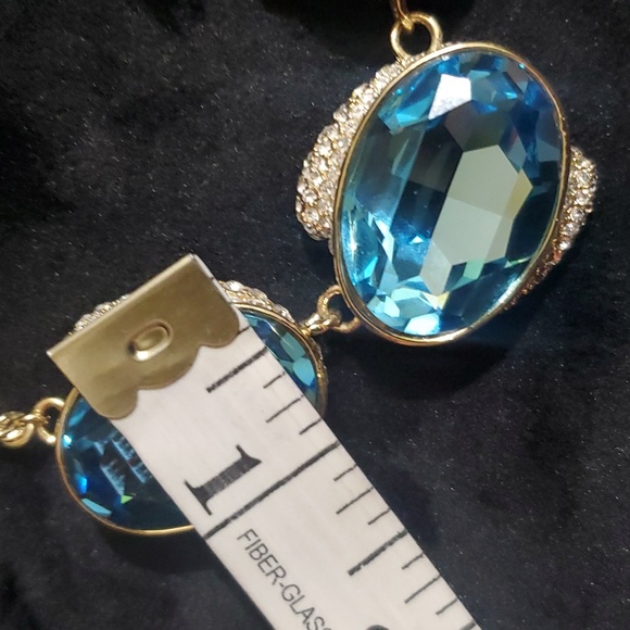 Elegant Gold Necklace with Blue Gemstones - Picture 11 of 11